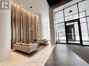 3900 Confederation Pkwy in Mississauga, ON - Building Photo - Building Photo