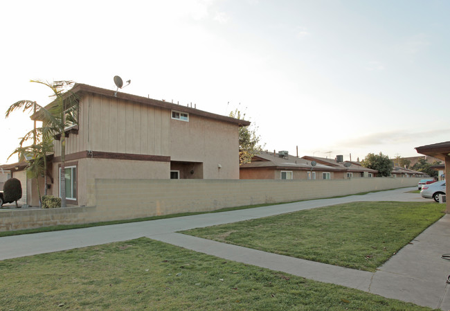 9438 Park St in Bellflower, CA - Building Photo - Building Photo