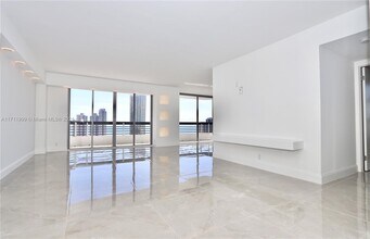 19101 Mystic Pointe Dr, Unit 2812 in Aventura, FL - Foto de edificio - Building Photo