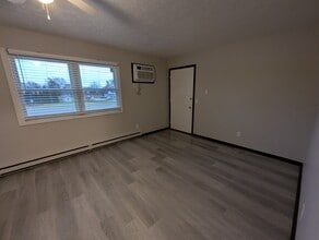 237 Summit St N, Unit #2 in East Canton, OH - Building Photo - Building Photo