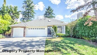 19704 131st Pl NE in Woodinville, WA - Building Photo