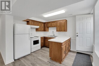 54 Ashburn Crescent in Vaughan, ON - Building Photo - Building Photo