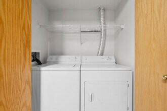 2270 Holiday Rd in Coralville, IA - Building Photo - Building Photo