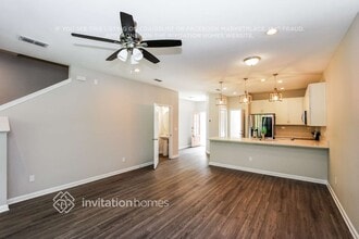 7157 Jareth Dr in Jacksonville, FL - Foto de edificio - Building Photo