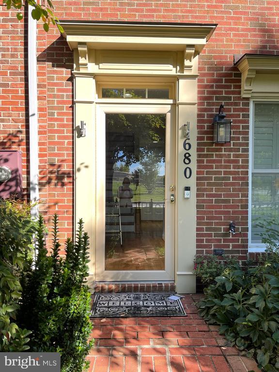 property at 680 9th St SW
