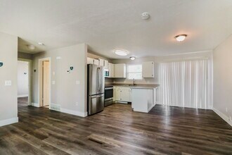 5408 Hunter Dr in Salt Lake City, UT - Foto de edificio - Building Photo