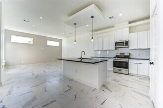 2931 El Fenice Ln in Houston, TX - Foto de edificio - Building Photo