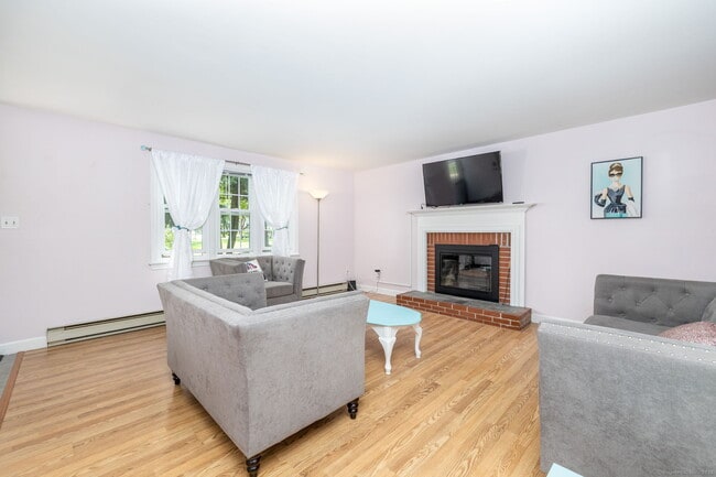 11 Brandywine Ln in Suffield, CT - Building Photo - Building Photo