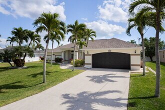 2624 SW 52nd St in Cape Coral, FL - Building Photo - Building Photo