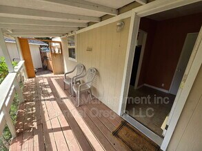 8115 SW Crater Loop Rd in Terrebonne, OR - Building Photo - Building Photo