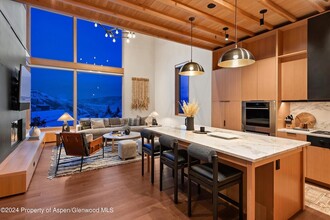 411 Wood Rd, Unit 323 in Snowmass Village, CO - Building Photo - Building Photo