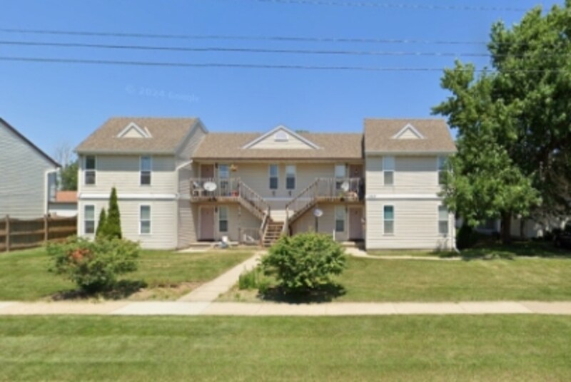 1057 W Cecil St in Neenah, WI - Foto de edificio
