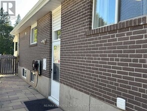 111 Bayview Pkwy in Newmarket, ON - Building Photo - Building Photo