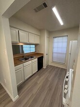 521 Greenlawn Blvd in Round Rock, TX - Building Photo - Building Photo