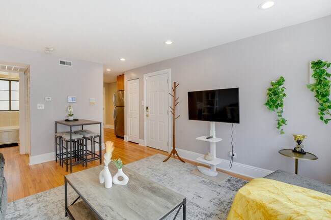 7425 N Sheridan Rd in Chicago, IL - Building Photo - Building Photo