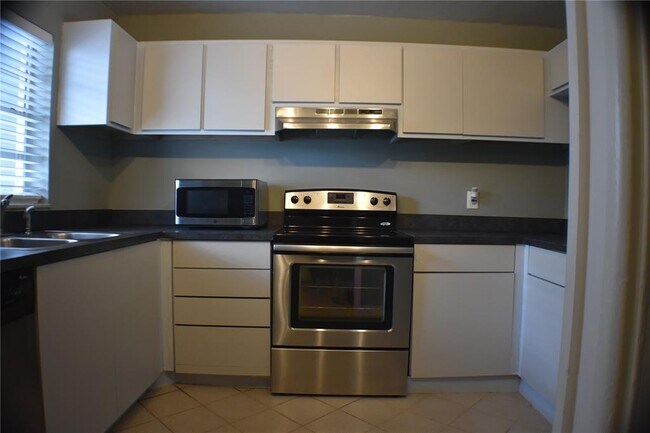 9450 Live Oak Pl, Unit 303 in Davie, FL - Foto de edificio - Building Photo