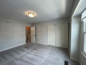 869 Charnwood Ln in Columbus, OH - Building Photo - Building Photo