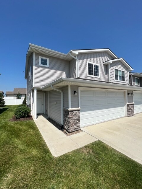 763 NE Macey Way in Waukee, IA - Building Photo