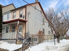65 Davis St in Phillipsburg, NJ - Building Photo