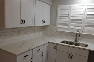 7410 Crystalglen Dr in Houston, TX - Building Photo - Building Photo