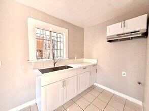 532 W 77th St in Los Angeles, CA - Building Photo - Building Photo