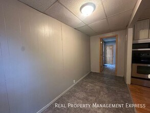Cozy 1 Bedroom 1 Bathroom Apartment in Sioux Falls, SD - Foto de edificio - Building Photo