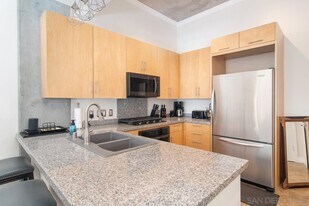 1050 Island Ave in San Diego, CA - Building Photo