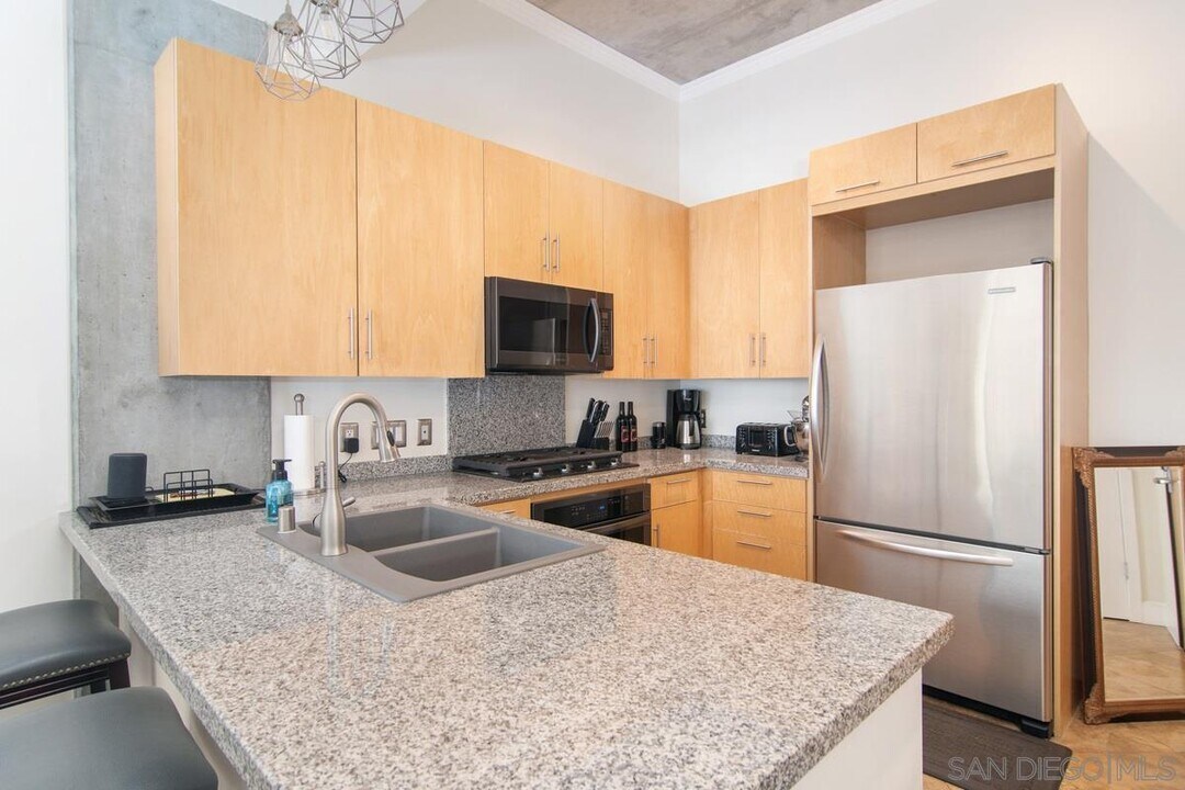 1050 Island Ave in San Diego, CA - Building Photo