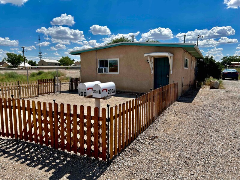200 St Francis Rd NW in Albuquerque, NM - Building Photo
