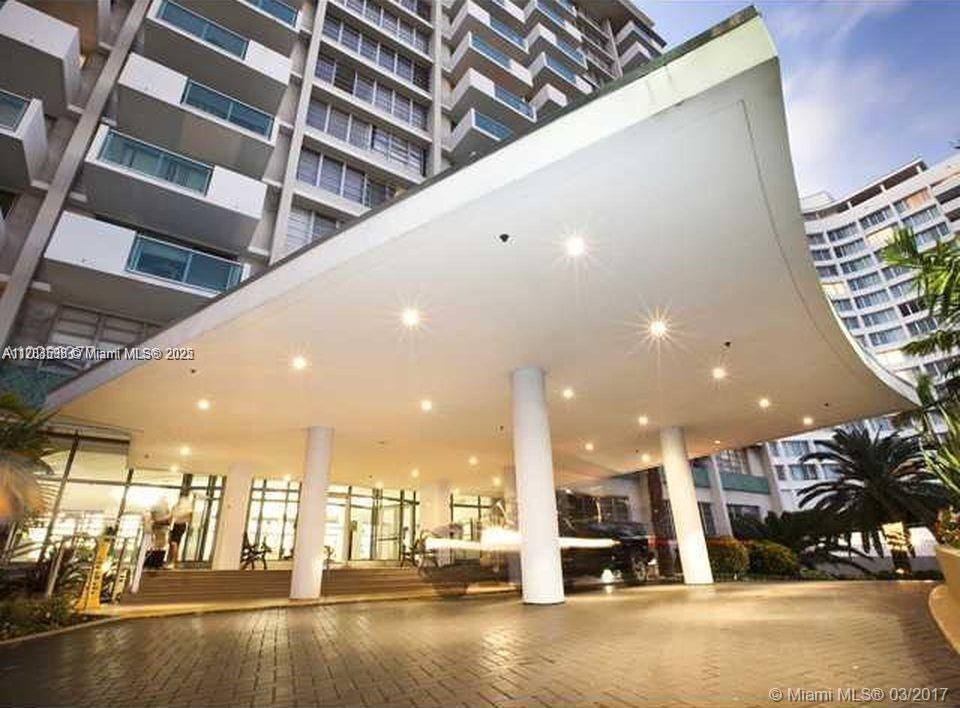 1000 West Ave in Miami Beach, FL - Building Photo