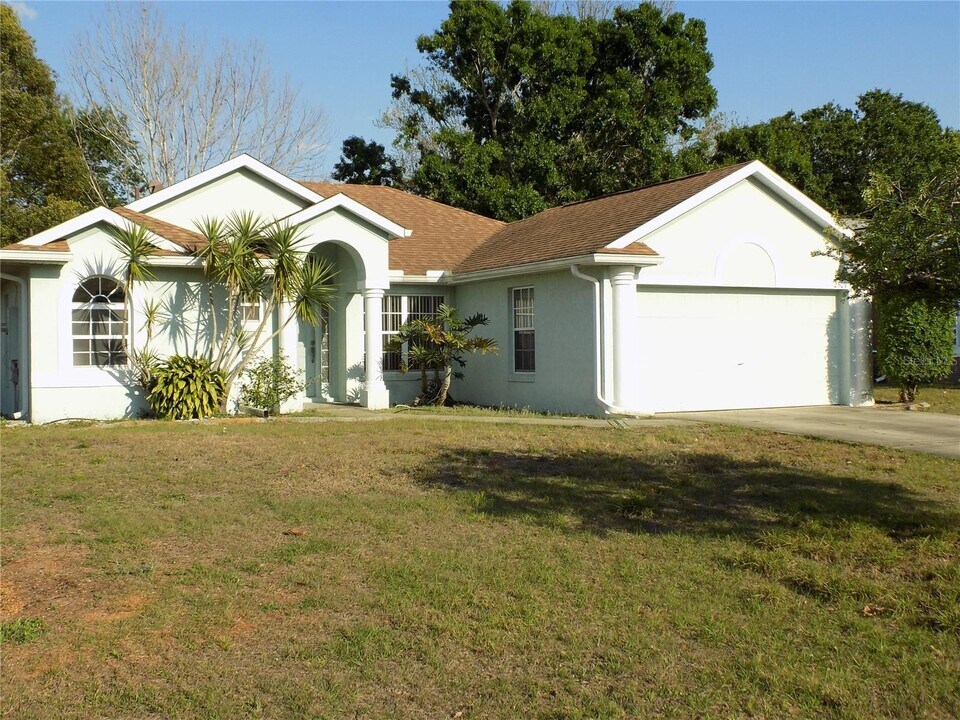 2509 Tremont Dr in Eustis, FL - Building Photo