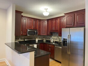 75 Gianna Dr, Unit 75 in Manchester, CT - Foto de edificio - Building Photo