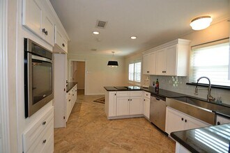 4911 Wigton Dr in Houston, TX - Building Photo - Building Photo