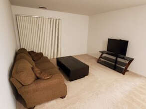 1781 Jonathan Way Unit H, Unit H in Reston, VA - Building Photo - Building Photo