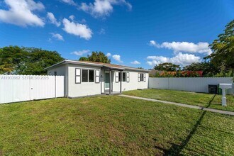 1265 NE 142nd St in North Miami, FL - Building Photo - Building Photo