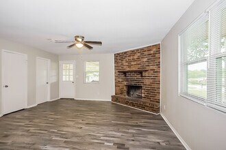 217 Pineview Dr in Augusta, GA - Foto de edificio - Building Photo