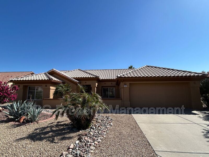 14425 W Parada Dr in Sun City West, AZ - Foto de edificio