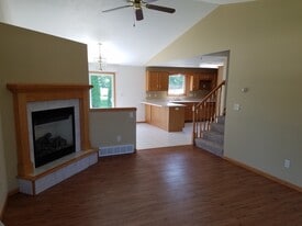 3290 Windland Dr, Unit 3288WindlandDr in Green Bay, WI - Building Photo