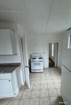 225 Helen St in Bridgeport, CT - Building Photo