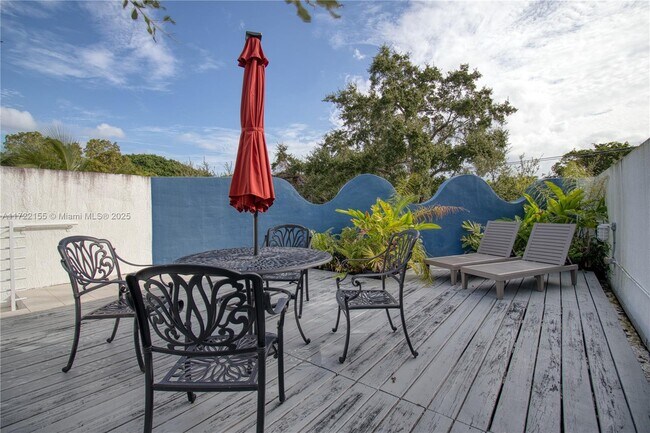 2200 Lincoln Ave in Miami, FL - Foto de edificio - Building Photo
