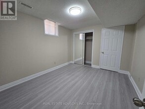 44 Pinecone Dr in Toronto, ON - Building Photo - Building Photo