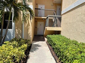 5741 Riverside Dr in Coral Springs, FL - Building Photo - Building Photo