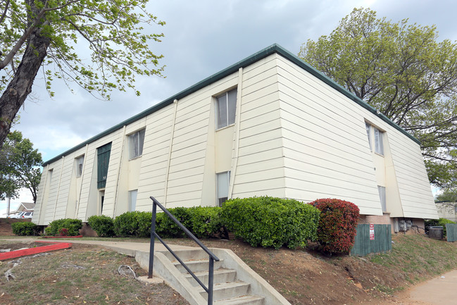 Woodhaven Apartments in Sapulpa, OK - Building Photo - Building Photo