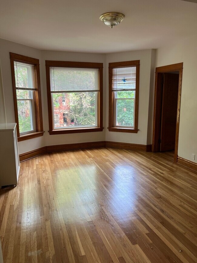 6327 N Lakewood Ave in Chicago, IL - Building Photo - Building Photo
