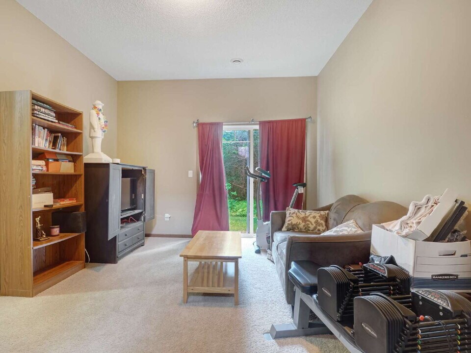 5013 Dunkirk Pl N in Plymouth, MN - Building Photo