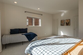 77 Panorama Dr in Mammoth Lakes, CA - Building Photo - Building Photo