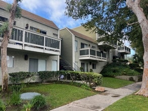 Villa Woods Apartments in Buena Park, CA - Foto de edificio - Building Photo