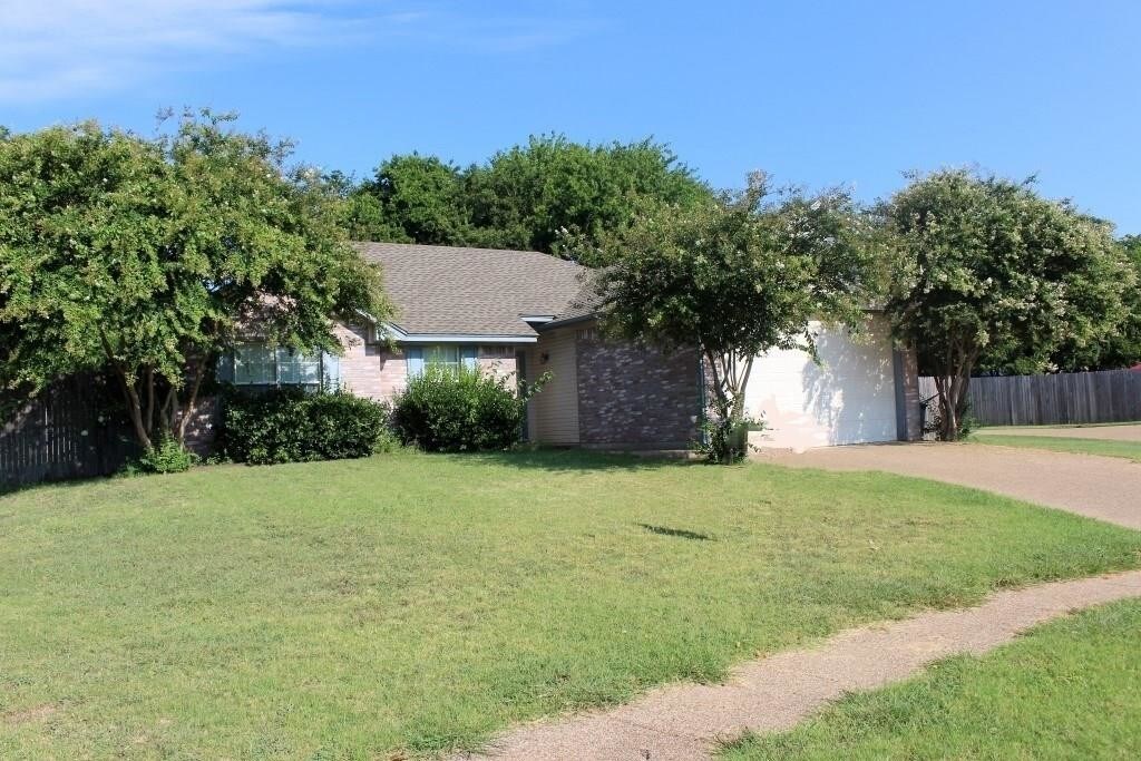 24 Atlantic Ave in Midlothian, TX - Building Photo
