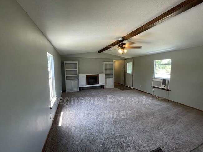 6372 E Myles Ln in Sulphur, LA - Building Photo - Building Photo