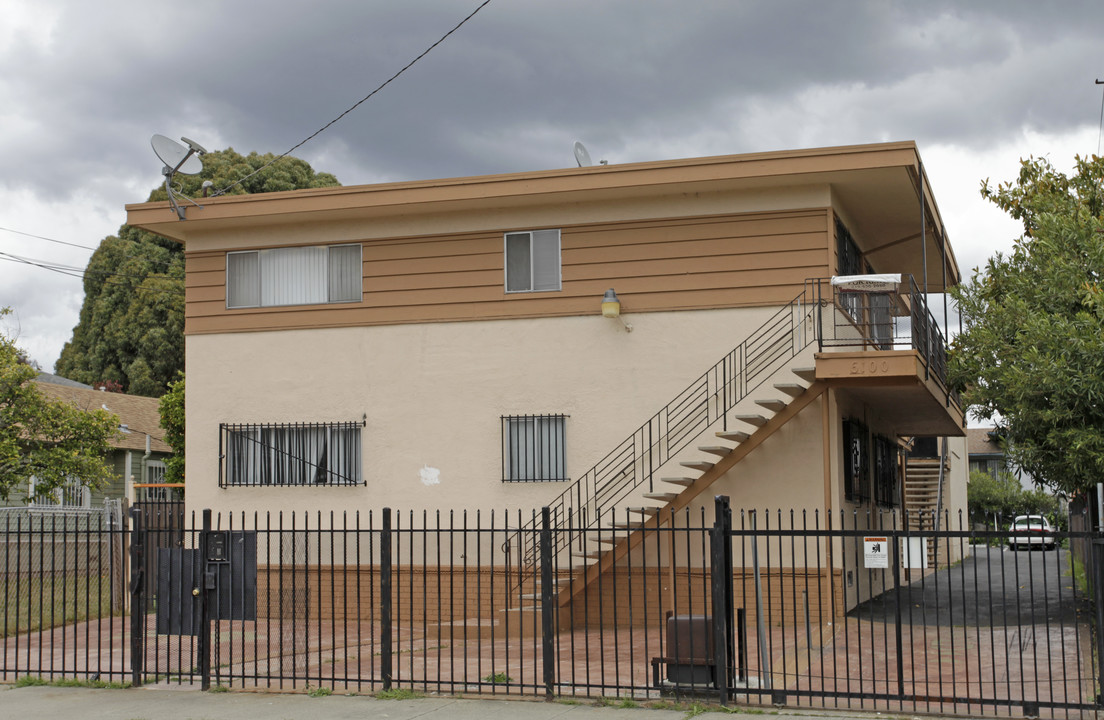 6100 Hayes St in Oakland, CA - Foto de edificio